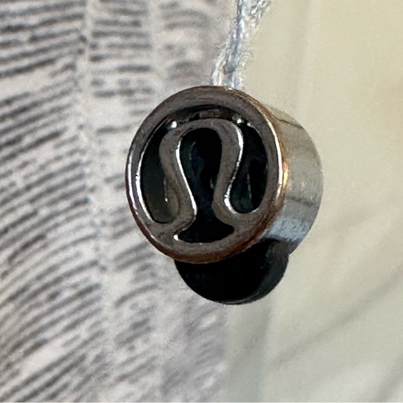 Lululemon Define Jacket - Size 6 - Picture 2 of 4